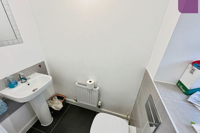 11, Laughton Avenue, Manchester photo 4