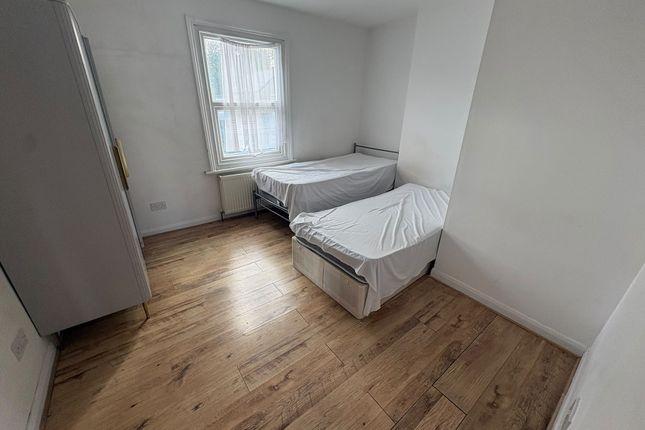 Eastfield Road, Slough photo 3