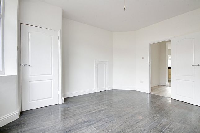 10, Aylands Road, Enfield photo 3