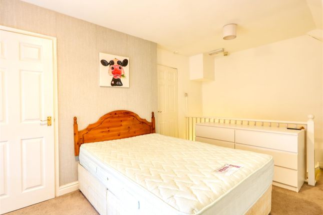 Room to rent in Clarence Road, Chesterfield, Derbyshire
