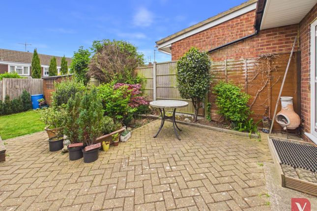 2, Barking Close, Luton photo 4