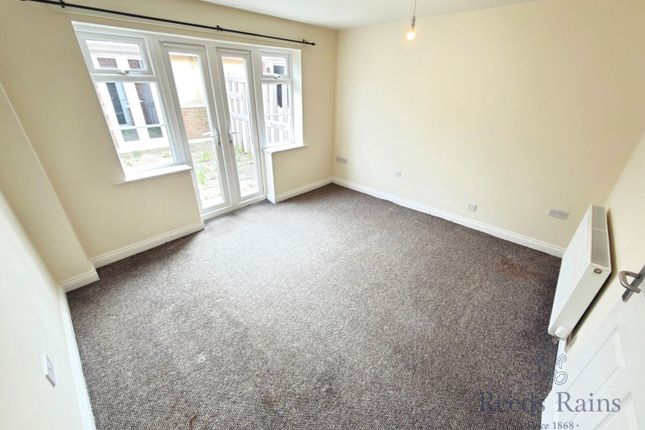 73, Galingale View, Staffordshire photo 2