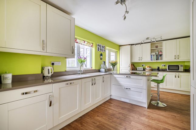 4, Spruce Close, Winchester photo 2