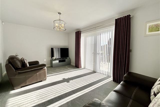 8, Fairfields Way Aston, Sheffield photo 3