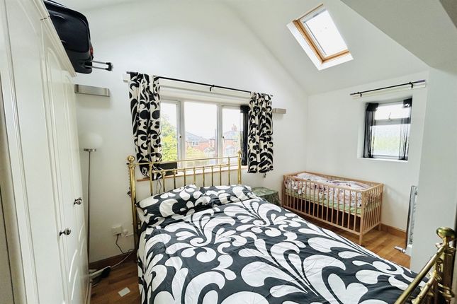 28 Wychwood Avenue, Lymm photo 4