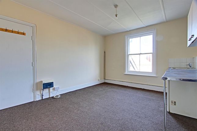 Studio to rent in Cornwallis Terrace, Hastings