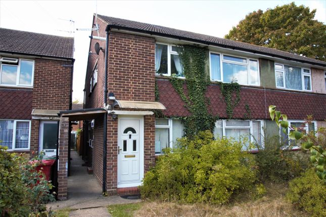 Maisonette to rent in Common Road, Slough