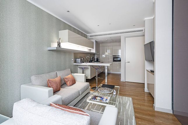 Flat to rent in Lower Thames Street, City, London