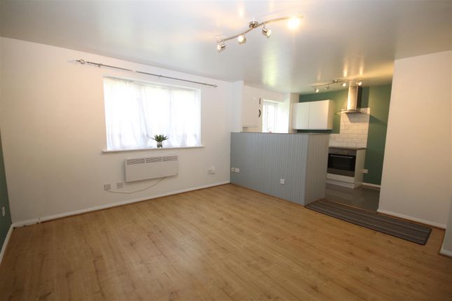 7, Joyce Green House, Dartford photo 4