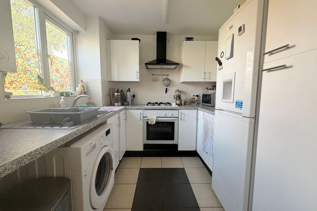 2 Forsythia Close, Gloucester photo 2