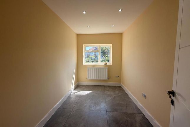 21, Claremont Avenue, Harrow photo 4