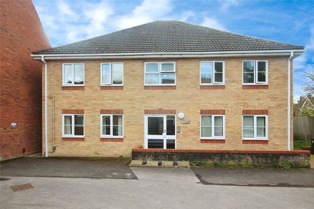 Flat for sale in Lynwood Drive, Andover, Hampshire