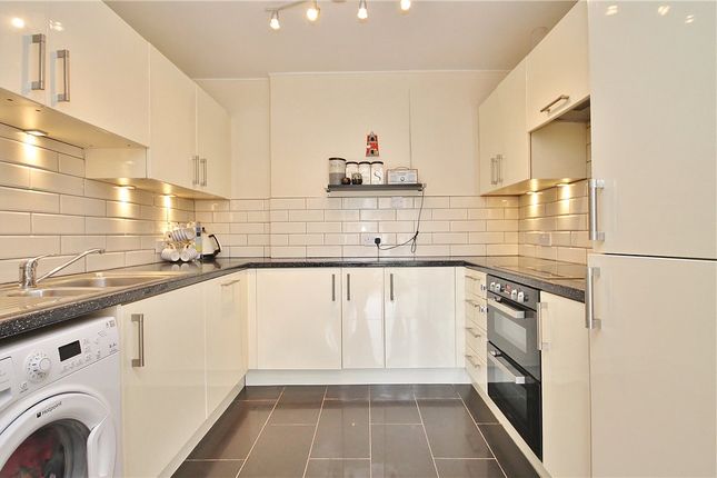 61, Ashridge Way, Surrey photo 3