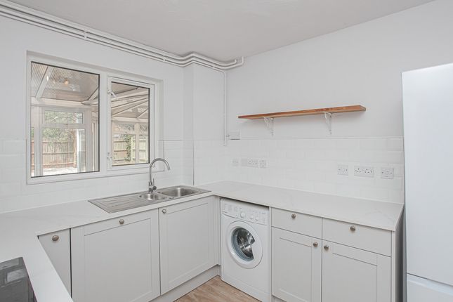 9, Ockley Brook, Didcot photo 2