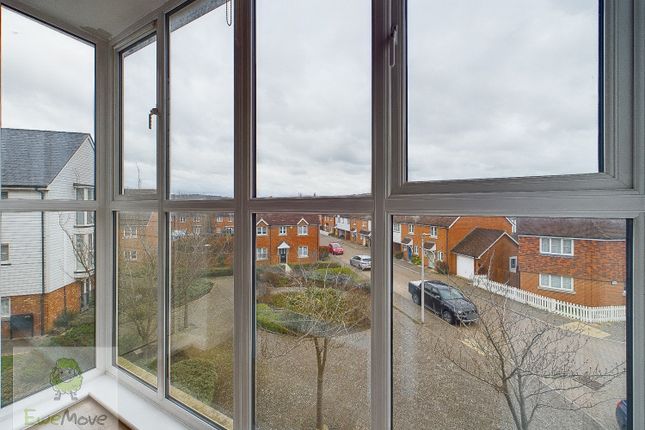 Flat for sale in Glimmer Way, Wainscott, Rochester