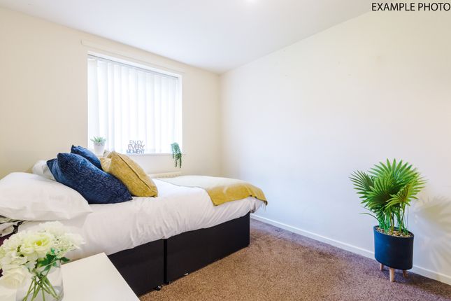 9, Joshua Grange, Salford photo 3