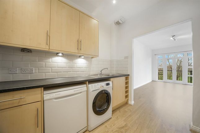Flat 51, Empire Wharf, London photo 2
