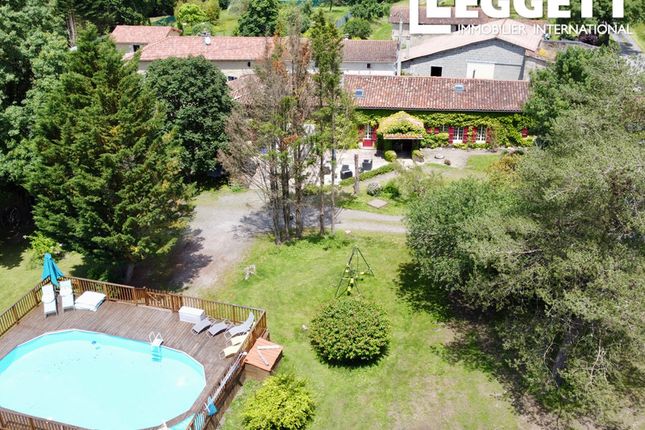 Thumbnail Villa for sale in Saint-Vallier, Charente, Nouvelle-Aquitaine