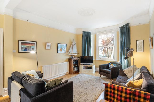 33, Kingsley Avenue, London photo 2