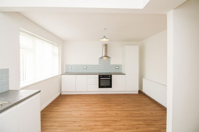 23, Alden Crescent, Pontefract photo 2