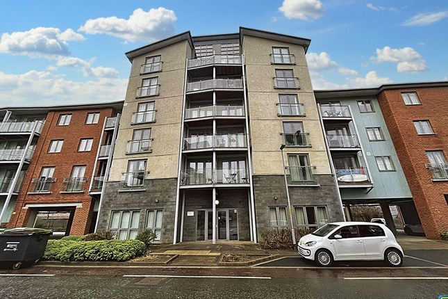Flat to rent in Worsdell Drive, Gateshead