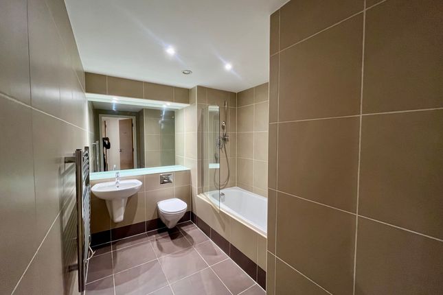 Flat 509, Leeds photo 5