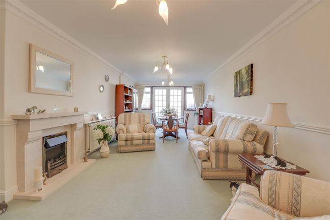 23, Warren Drive, Wickford photo 3