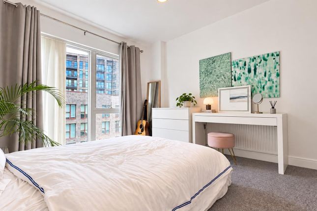 Flat 27 Bawley Court, 1 Magellan Boulevard, London photo 4