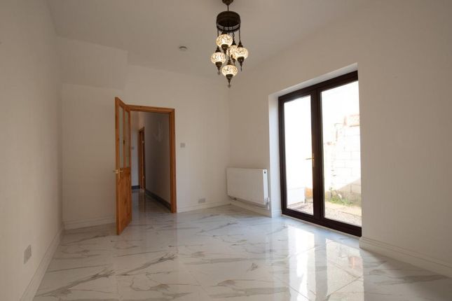 4, Caswell Street, Llanelli photo 4