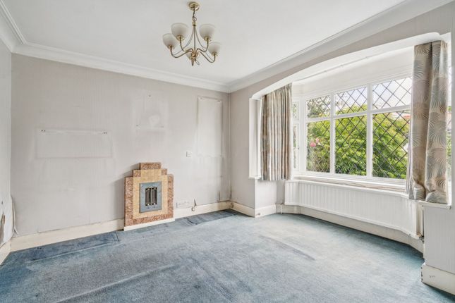22a Avenue Rise, Bushey photo 2