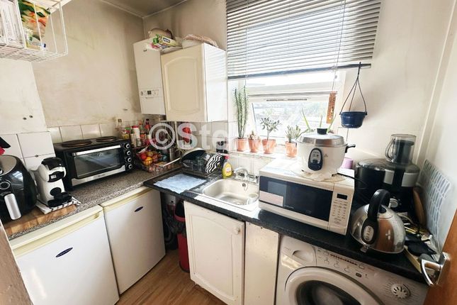 Flat 2, 23A West Green Road, London photo 3