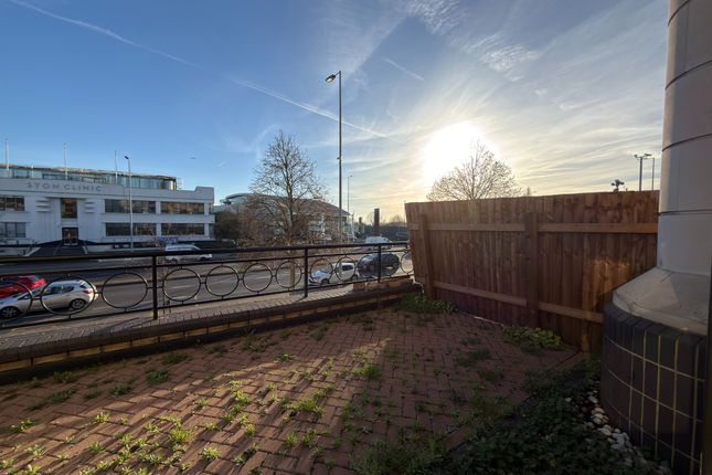 Harlequin Avenue, Brentford photo 3
