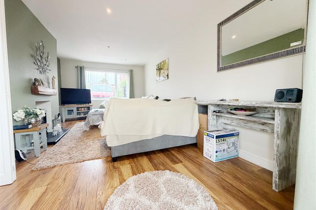 7, Awelfryn, Wrexham photo 4
