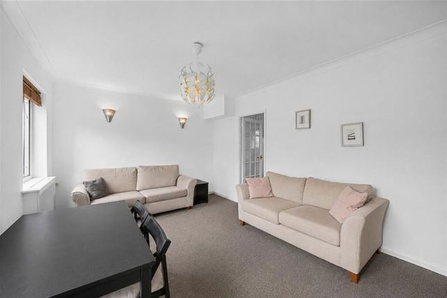 Flat 10, Avondale House, Mortlake High Street, London photo 2