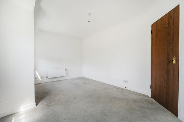 8, Sidmouth Court, Reading photo 4