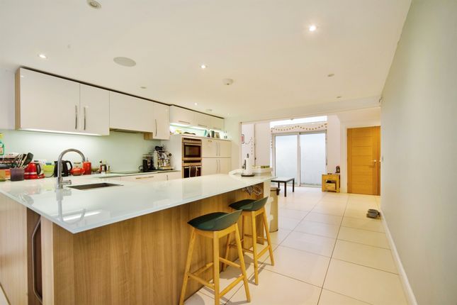 3, Alexis Row, Broxbourne photo 2