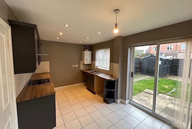 Semi-detached house to rent in Greenwich Avenue, Holbeach