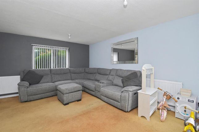 3, Albany Gardens, Corby photo 3