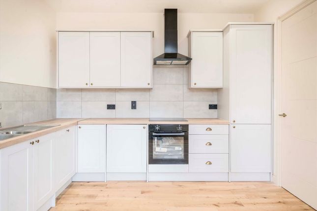 Flat 3, 46, Avenue Gardens, London photo 2