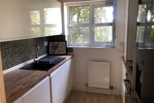 Flat 27, Heaton Court Gardens Chorley New Road, Bolton photo 4