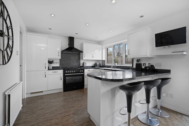 33 Cavendish Meads, Ascot photo 2