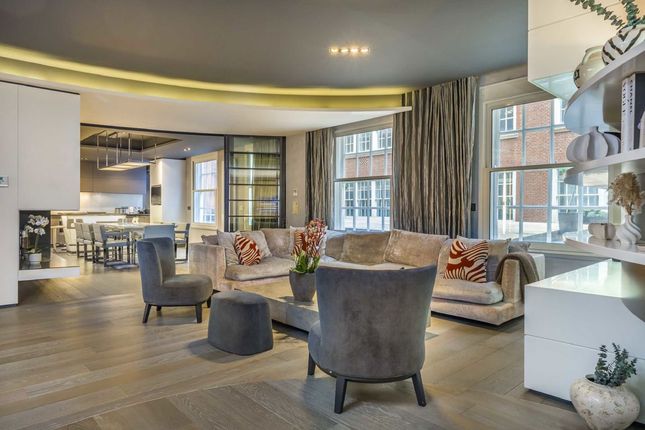 23 Hereford House, North Row, London photo 3