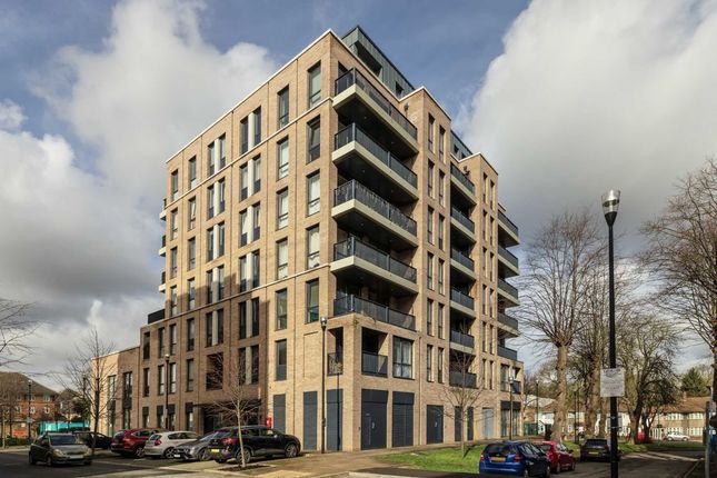 Thumbnail Flat for sale in Holman Drive, Southall