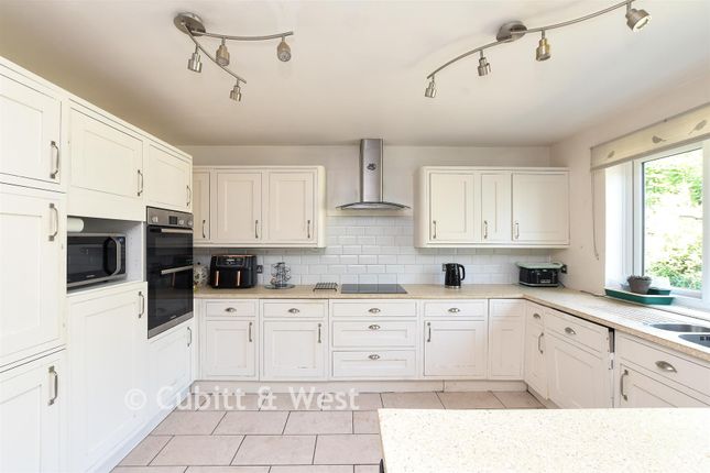 Woodlands Cottage, Smallfield Road, Horley photo 4