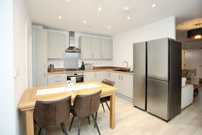 19, Martensite Way, Newport photo 2
