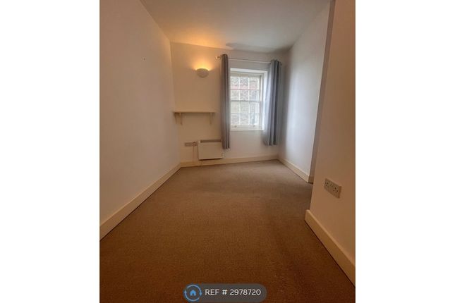 Flat, The Heights New Road, Rochester photo 3