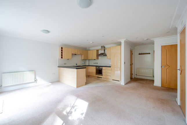Flat 2 Woodlands House, 89, Old Woking Road, West Byfleet photo 3