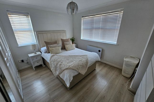 Flat 12, Luton photo 5