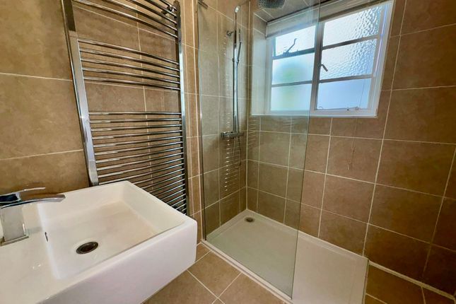 15, Capel Gardens, Pinner photo 4