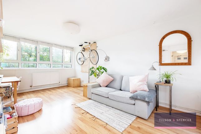 Flat to rent in St. Loy's Road, London